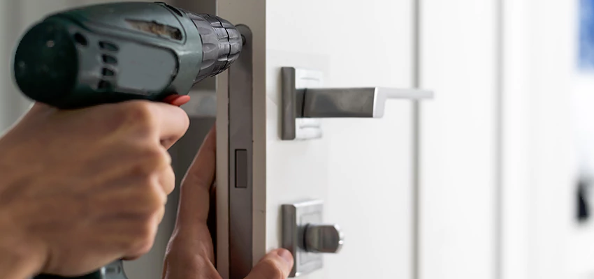 Locksmith For Lock Replacement Near Me in Cutler, CA