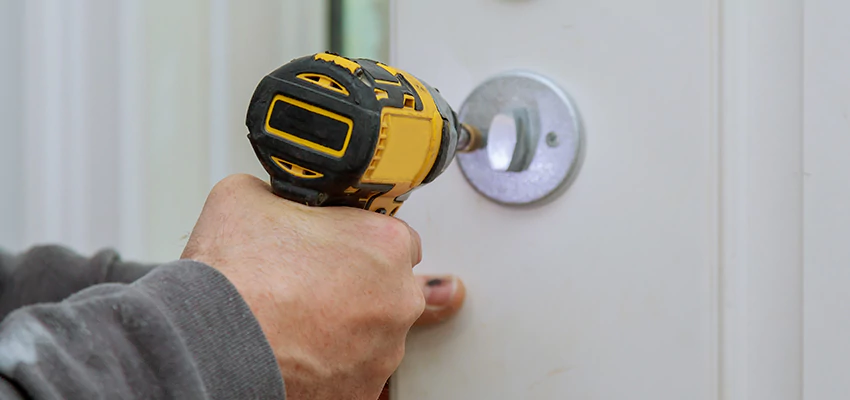 Street Locksmith For Smart Lock Repair in Cutler, CA