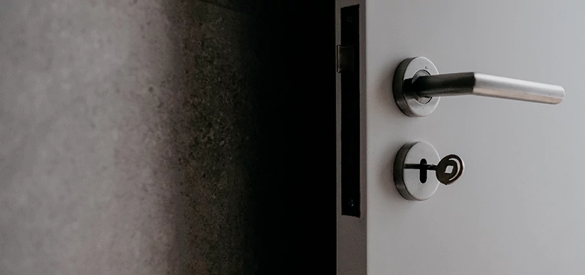 Front Door Handle Repair And Installation in Cutler, CA